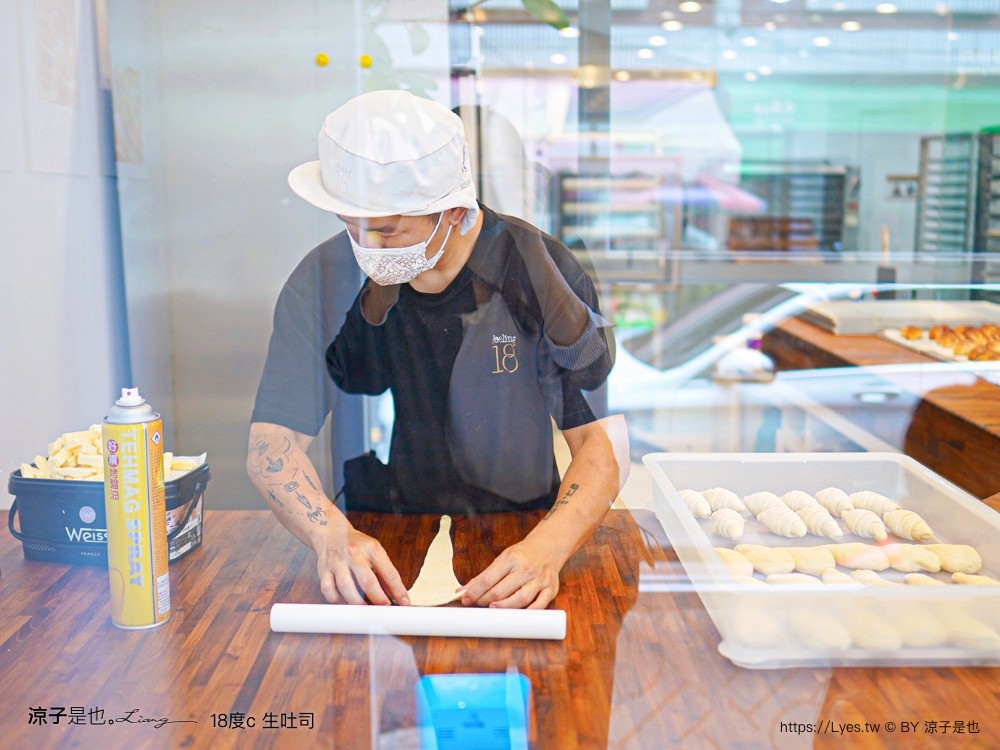 18度c生吐司 feeling18 南投埔里18度c巧克力工房 生吐司 冰淇淋 埔里景點美食二日遊 埔里美食 希爾拉villa 朗寧牛排 南投餐廳 南投住宿推薦 日高鍋物 埔里伴手禮