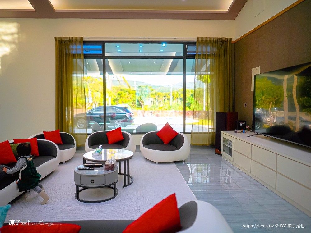 墾丁包棟民宿 屏東住宿 滿州住宿 touch villa 泳池 房型 庭院 卡拉ok 烤肉