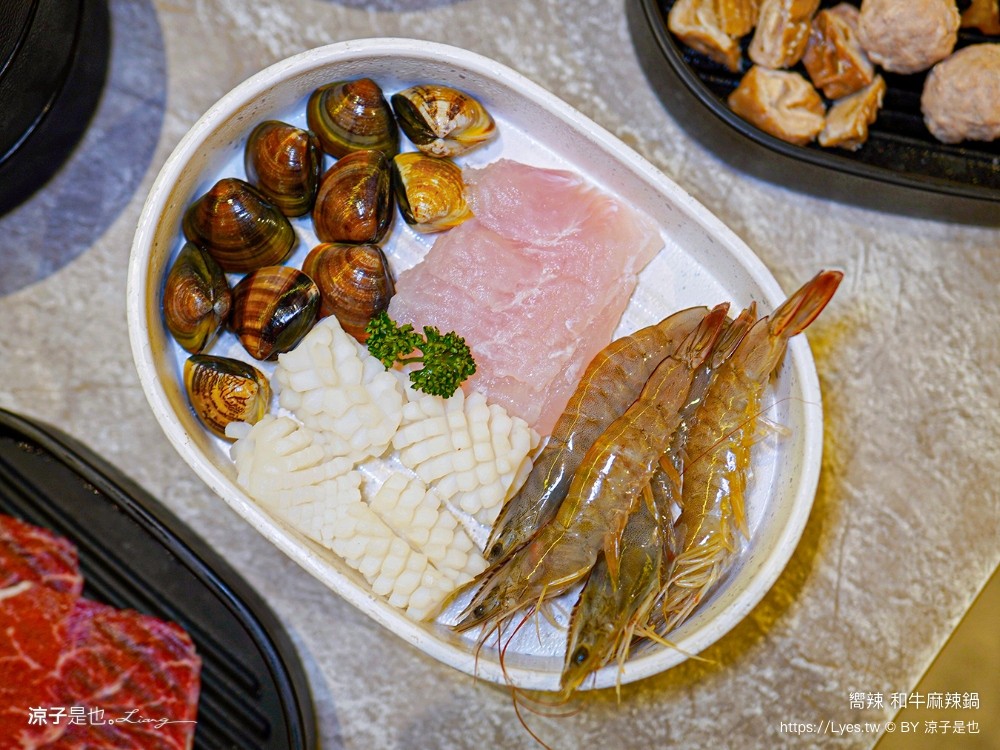 嚮辣和牛麻辣鍋 菜單 價位 台中美食 麻辣火鍋吃到飽 和牛火鍋 壽星 王品集團 火鍋吃到飽