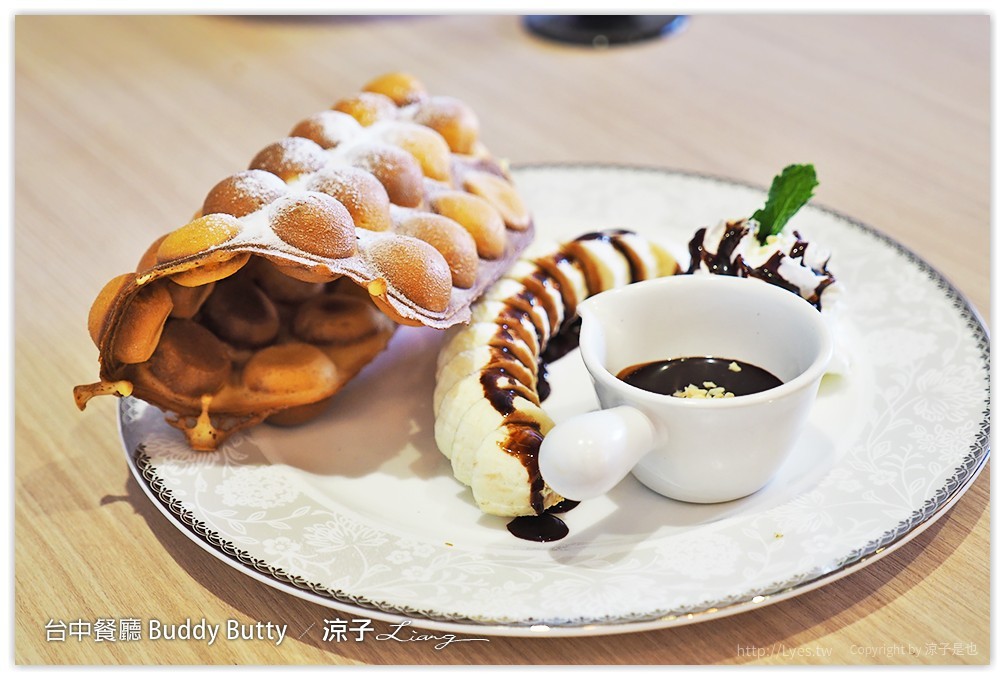 台中-Buddy Butty 英式早午餐 一邊吃美食還可以欣賞倒立天花板的床舖耶XD
