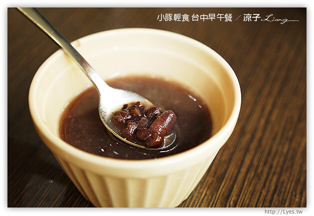 台中-小豚輕食 台中早午餐-厚片鬆餅口感好軟嫩