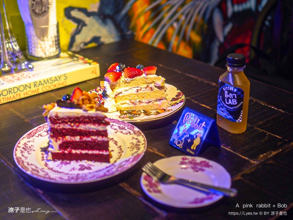 a pink rabbit bob 曼谷甜點 泰國 紅絲絨蛋糕 曼谷咖啡館 ega lab 嵩越路景點 曼谷下午茶推薦