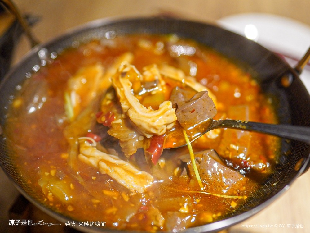 柴火火燄烤鴨館 菜單 台中烤鴨推薦 北屯松竹美食 櫻桃片皮鴨 中式合菜餐廳 火焰片鴨秀 芋頭米粉鴨鍋 父親節 母親節 聚餐