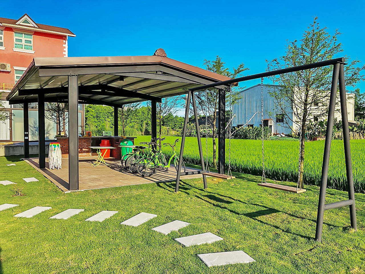 宜蘭-蜜雪蓮親子城堡 全新五結民宿 溜滑梯房型可以盡情玩 還有遊戲室、電動車、戲沙玩水池