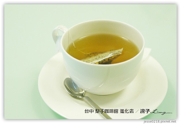 台中-梨子咖啡館 進化店-梨子咖啡館結合教堂的清水模風格