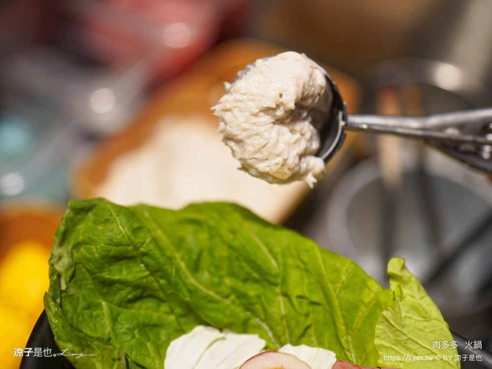 肉多多 火鍋 菜單 台中秀泰店 自助吧吃到飽 石頭湯 麻辣火鍋 生日壽星肉蛋糕 親子餐廳 剝蝦服務 高cp值火鍋 會員 打卡禮