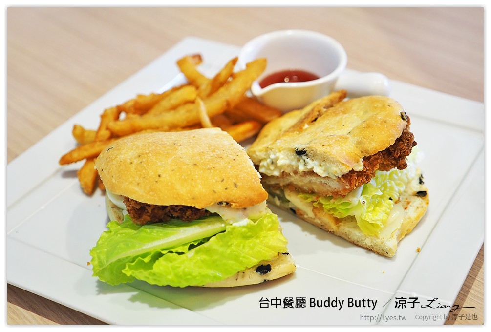 台中-Buddy Butty 英式早午餐 一邊吃美食還可以欣賞倒立天花板的床舖耶XD