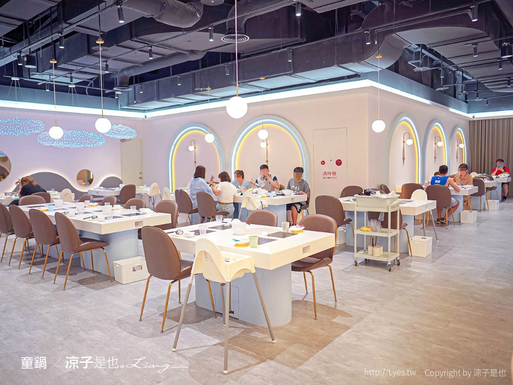 童鍋 親子火鍋 台中 親子餐廳 秀泰文心店 遊戲室 網美 打卡 IG 北歐風