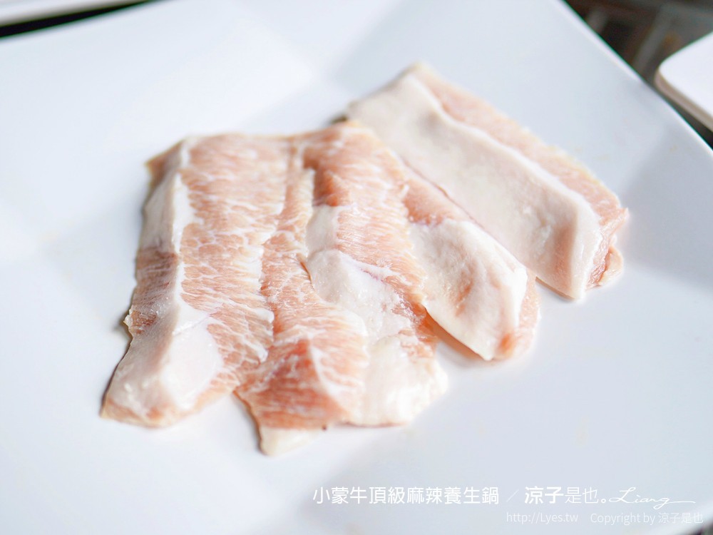 小蒙牛頂級麻辣養生鍋 台中 文心 麻辣火鍋吃到飽 崇德商圈 哈根達司 和牛 美食 菜單