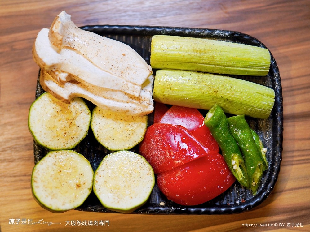 大股熟成燒肉專門 菜單 台中燒肉美食 大股熟成燒肉中科店 厚切牛舌 和牛 推薦必吃 清酒自動販賣機 專人代烤