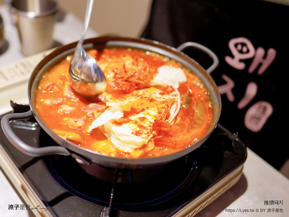 推擠 美食小吃 韓國烤肉 韓式小菜吃到飽 霜淇淋 無限供應