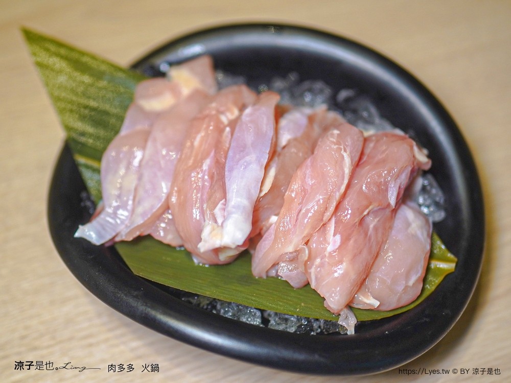 肉多多 火鍋 菜單 台中秀泰店 自助吧吃到飽 石頭湯 麻辣火鍋 生日壽星肉蛋糕 親子餐廳 剝蝦服務 高cp值火鍋 會員 打卡禮