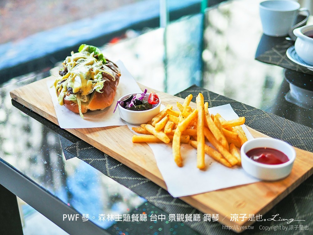pwf 琴。森林主題餐廳 台中 景觀餐廳 鋼琴