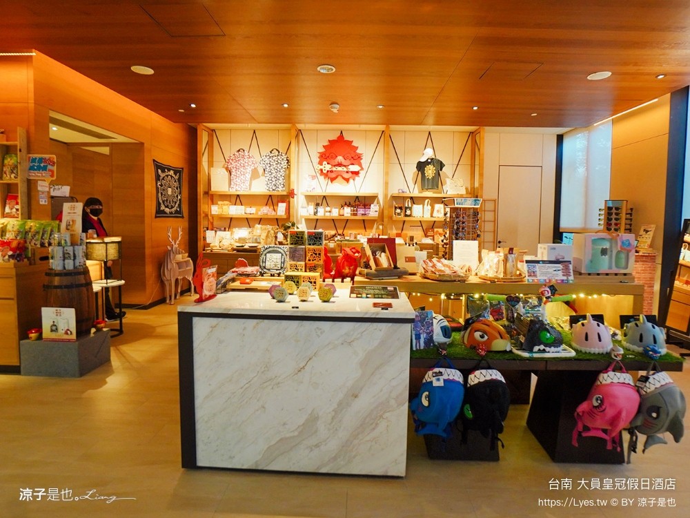 台南大員皇冠假日酒店 台南安平住宿 親子飯店 泳池 安平老街 一泊二食 早餐 自助餐 海景房 台南安平住宿 親子飯店 泳池 安平 早餐 自助餐 海景房