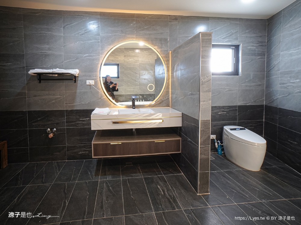 墾丁包棟民宿 屏東住宿 滿州住宿 touch villa 泳池 房型 庭院 卡拉ok 烤肉