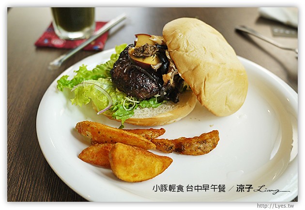 台中-小豚輕食 台中早午餐-厚片鬆餅口感好軟嫩