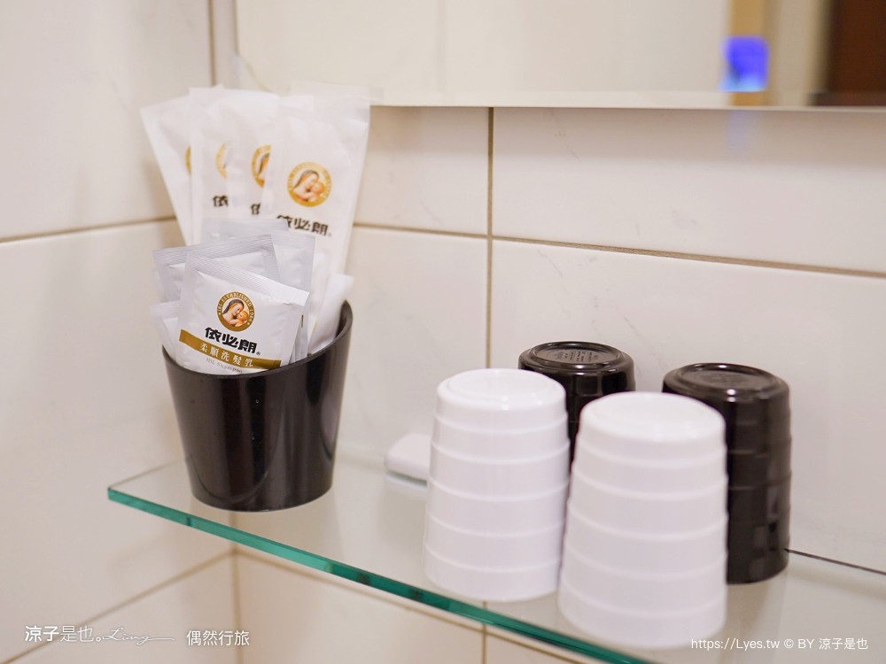 偶然行旅 嘉義飯店 文化路夜市旁 嘉義平價住宿 四人房 車場 文化鹿行旅 房價評價