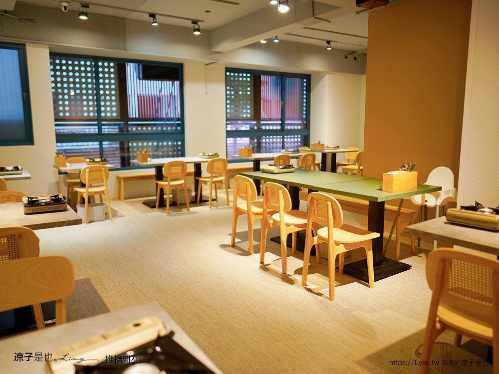 推擠 美食小吃 韓國烤肉 韓式小菜吃到飽 霜淇淋 無限供應