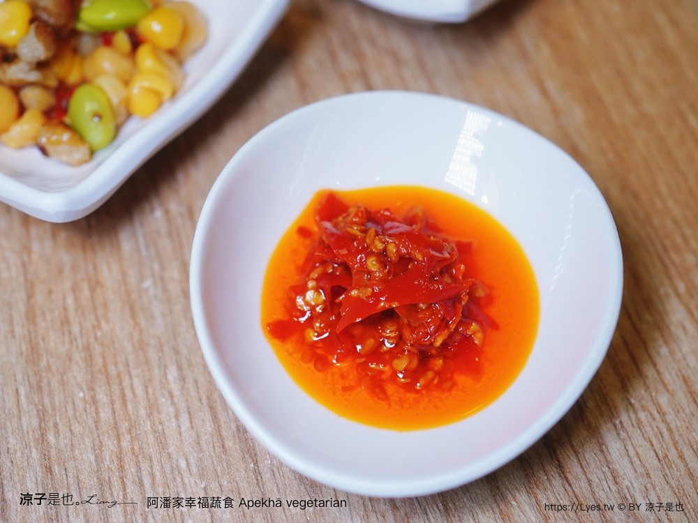 阿潘家幸福蔬食 菜單 台中一中商圈 台中蔬食料理 台中素食 小菜自助吧 小米粥 飲料吃到飽 中友百貨餐廳 推薦 apekhā vegetarian