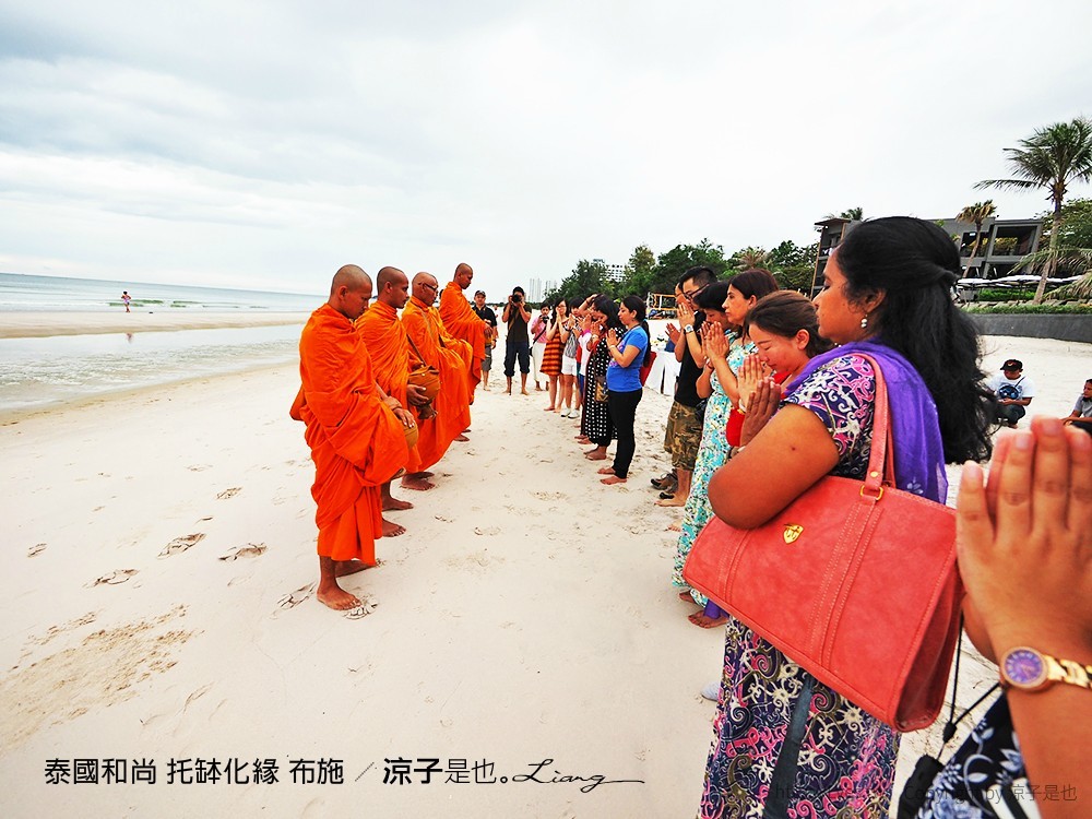 泰國和尚 托缽化緣 布施