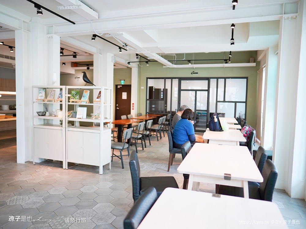 偶然行旅 嘉義飯店 文化路夜市旁 嘉義平價住宿 四人房 車場 文化鹿行旅 房價評價