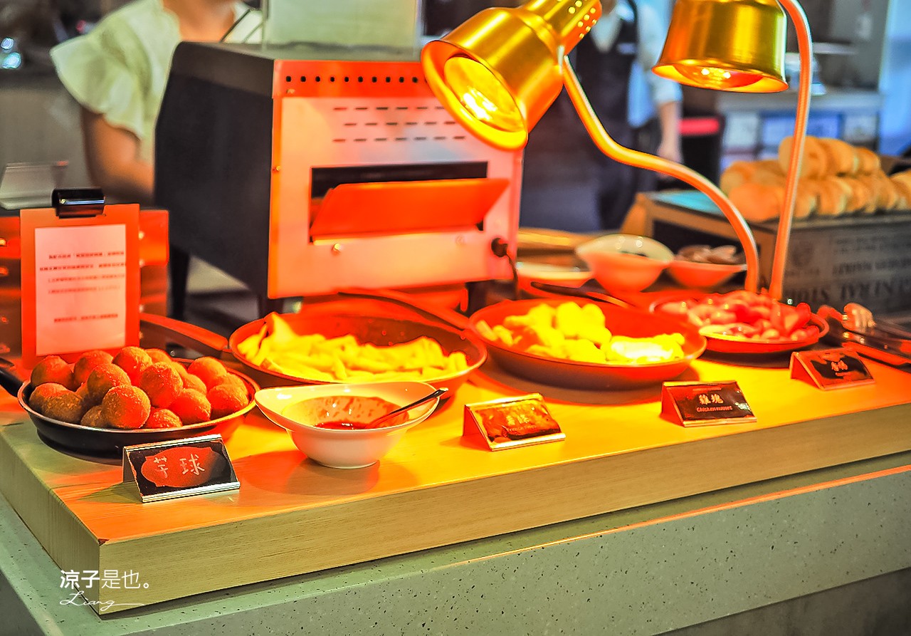 高雄-鈞怡大飯店 高雄愛河旁親子飯店推薦 超大兒童遊戲室玩不停