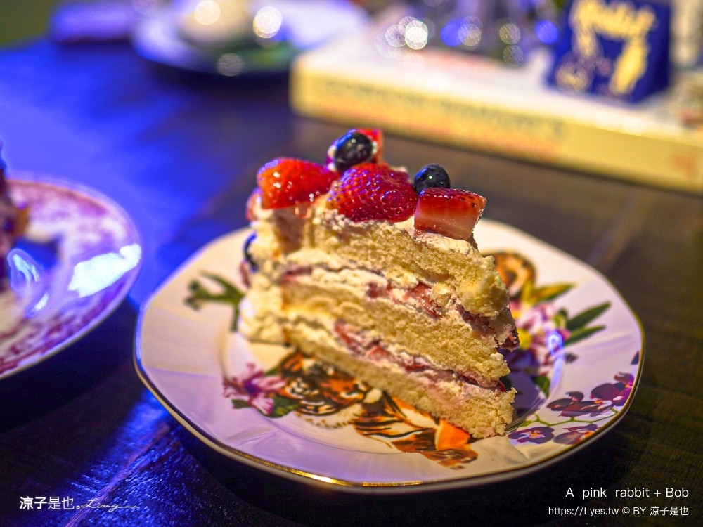a pink rabbit bob 曼谷甜點 泰國 紅絲絨蛋糕 曼谷咖啡館 ega lab 嵩越路景點 曼谷下午茶推薦