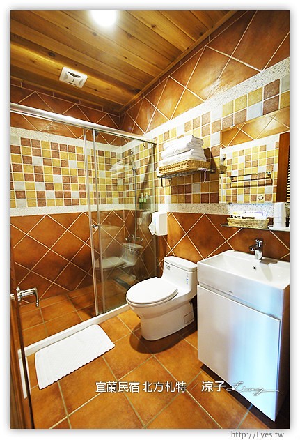 宜蘭民宿-北方札特(古堡館房間篇)-充滿木頭香氣的宜蘭城堡民宿