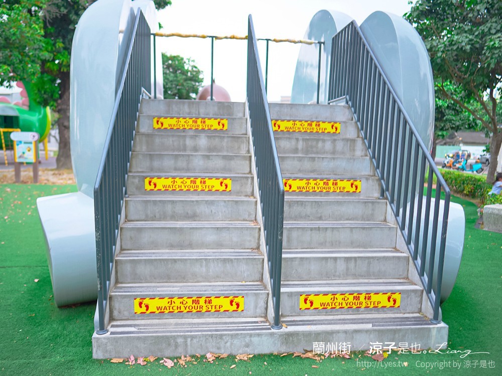屏東親子景點 蘭州街特色公園 勝利森林動物溜滑梯 免門票親子公園 恐龍