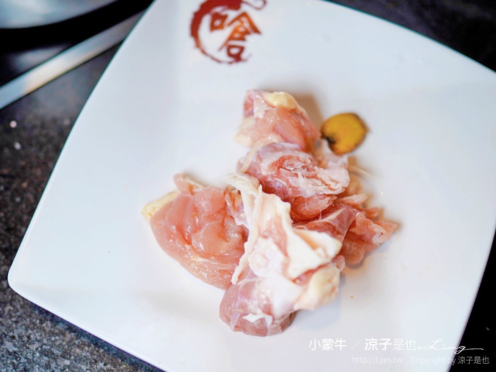 小蒙牛頂級麻辣養生鍋 台中 台灣大道餐廳 麻辣火鍋吃到飽 哈根達司 和牛 美食 菜單 優惠 兒童節活動