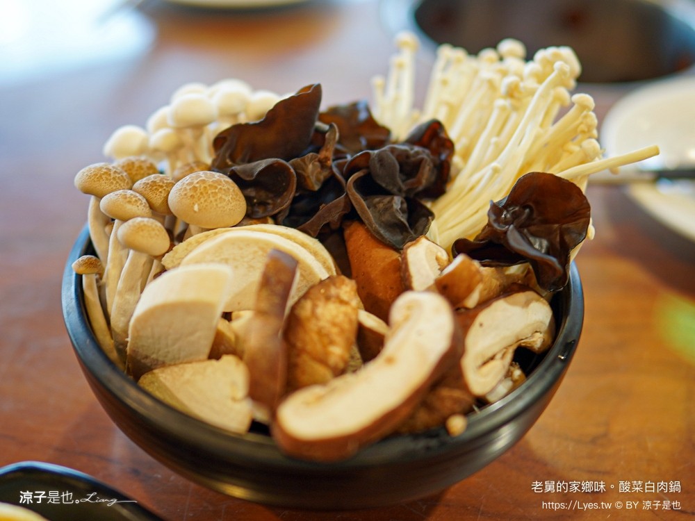 老舅的家鄉味 酸菜白肉鍋 菜單 台中美食 台中火鍋 忠孝路美食 東北料理 麵食點心 忠孝夜市