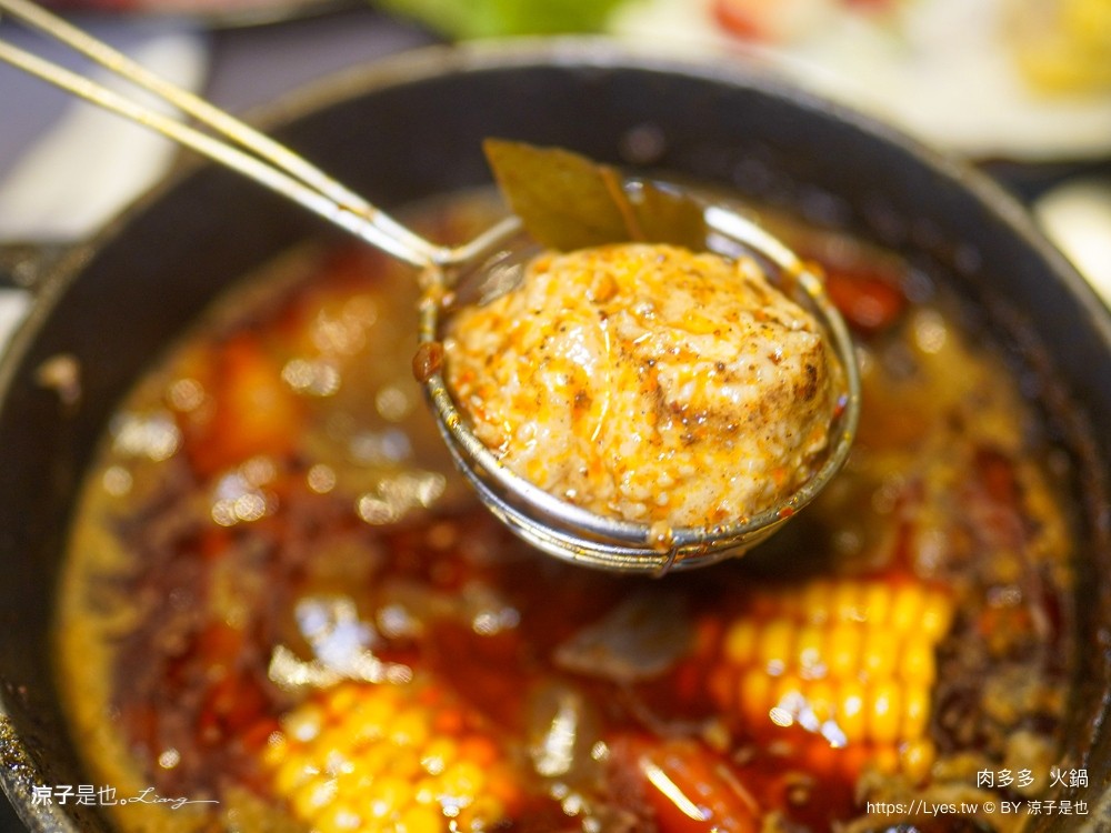 肉多多 火鍋 菜單 台中秀泰店 自助吧吃到飽 石頭湯 麻辣火鍋 生日壽星肉蛋糕 親子餐廳 剝蝦服務 高cp值火鍋 會員 打卡禮