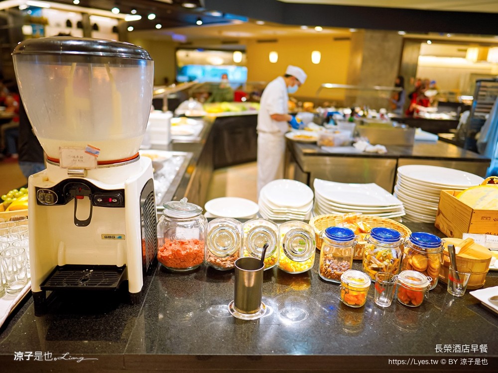 長榮桂冠酒店 台南住宿 台糖長榮台南 游泳池飯店 早餐 評價 親子 遊戲室