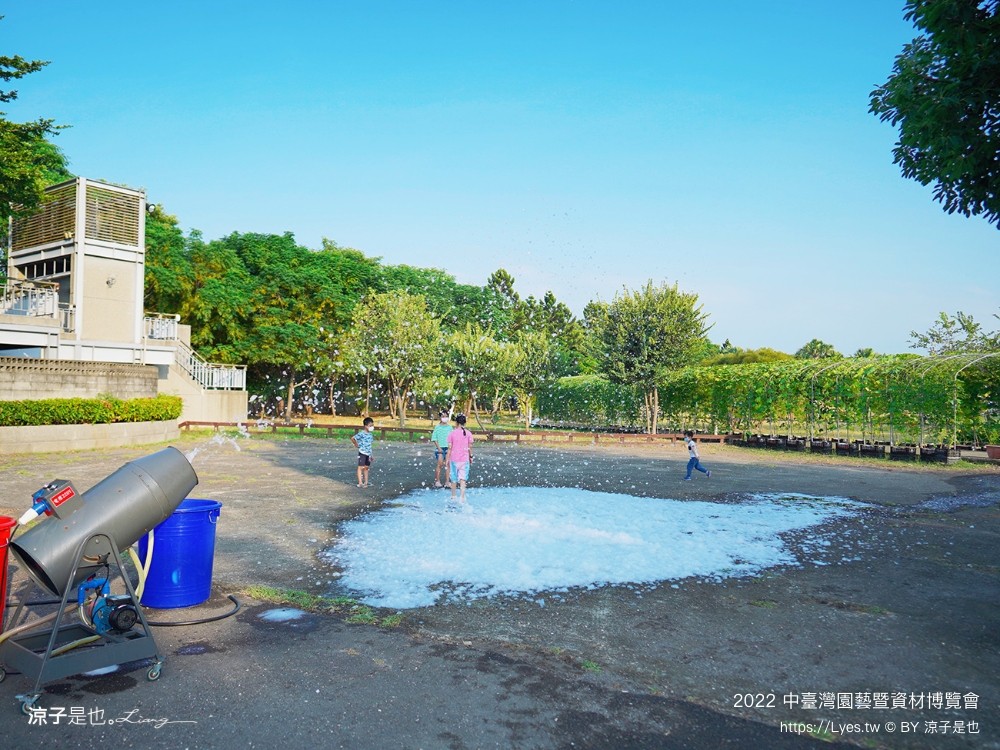 2022中臺灣 氣墊遊戲區 溜滑梯戲水池 農產品展售 美食小吃