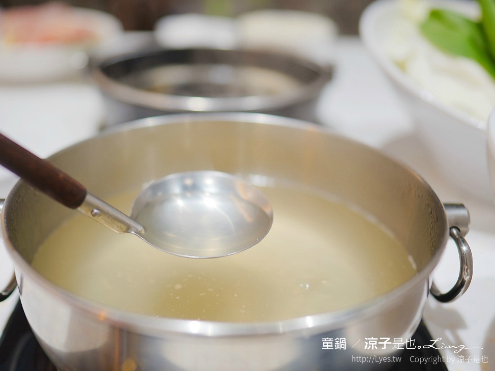 童鍋 親子火鍋 台中 親子餐廳 秀泰文心店 遊戲室 網美 打卡 IG 北歐風