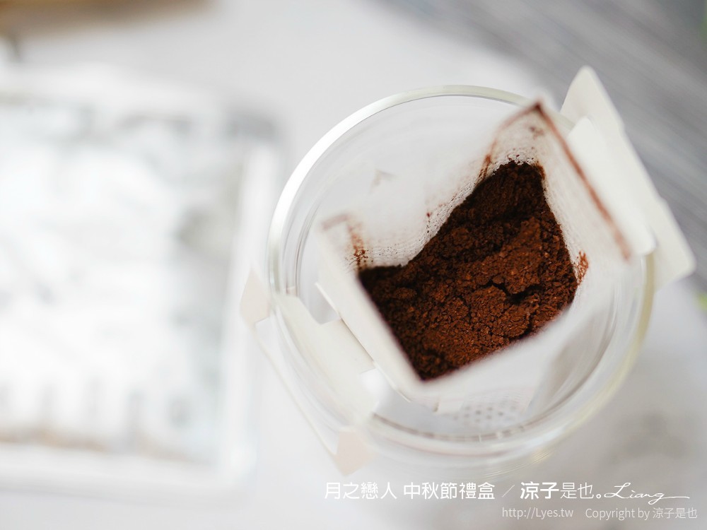 中秋節禮盒-月之戀人 台中 2021 中秋禮盒推薦！濃郁蛋黃酥、迷人白松露奶皇酥、夢幻巧克力蛋糕 一次擁有