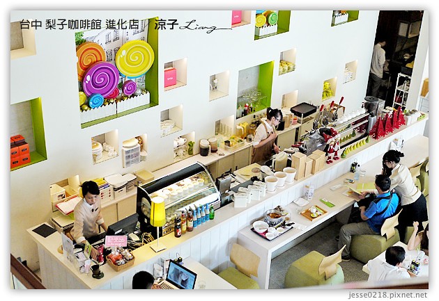 台中-梨子咖啡館 進化店-梨子咖啡館結合教堂的清水模風格