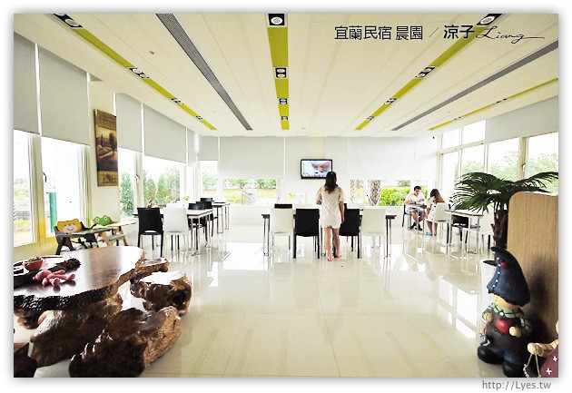 宜蘭民宿-晨園民宿-靠近傳藝中心，每間房都有陽台可以放空的宜蘭民宿