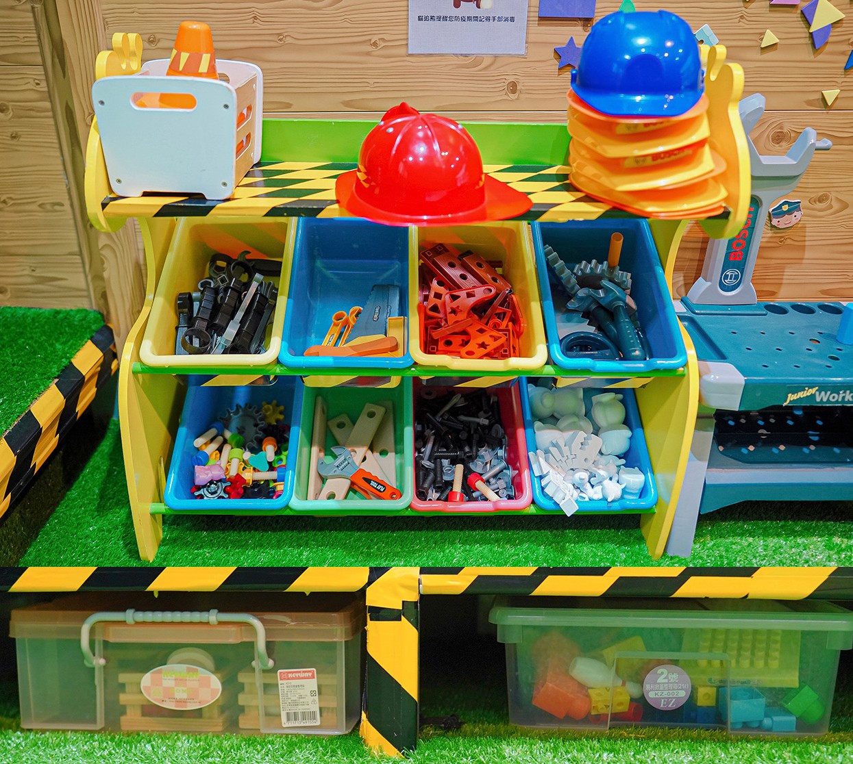 貓追熊親子民宿 熊追貓 台東親子民宿推薦 住宿飯店 溜滑梯 沙坑 電動賽車場 遊戲室玩具 房型價位 按摩椅