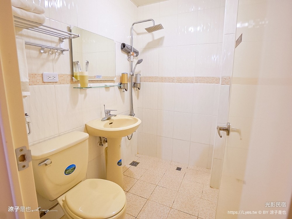光影民宿 嘉義住宿推薦 布袋民宿 房型 雙人房 四人房 背包客