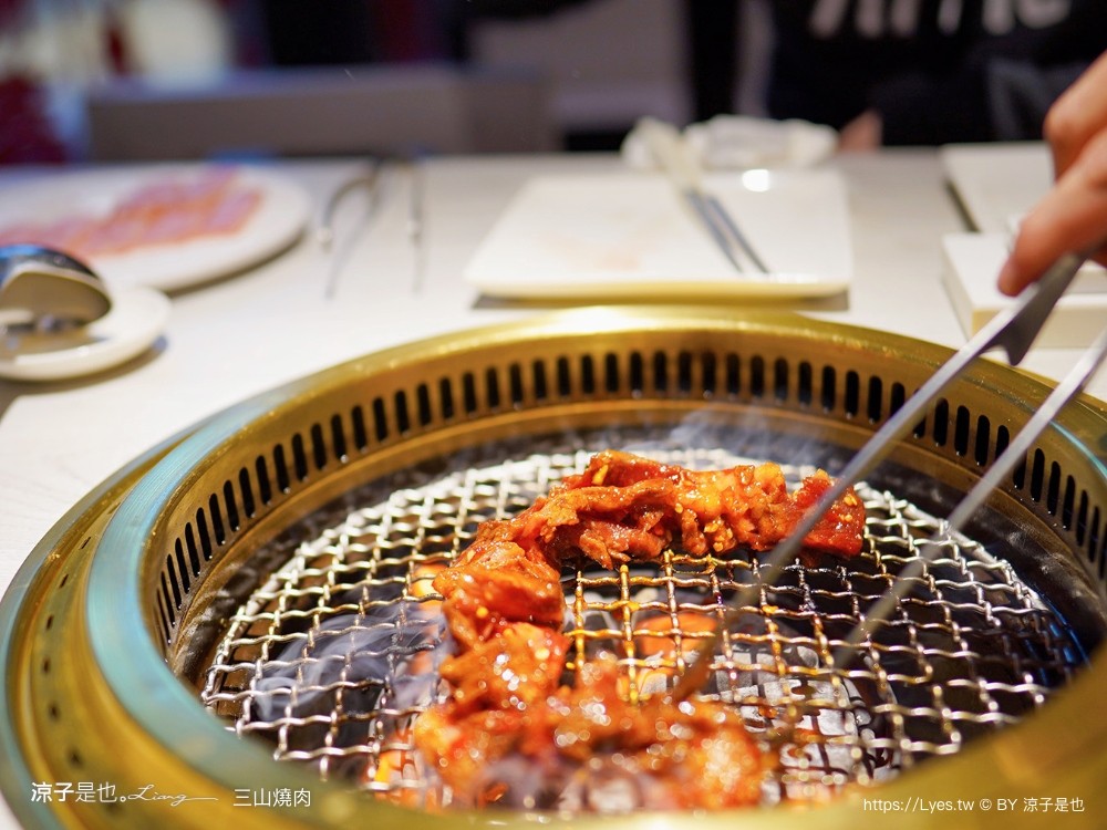 三山燒肉 輕井澤燒肉品牌 台中新開幕餐廳 訂位方式 菜單價位 日本和牛 烤肉餐廳 壽星 慶生優惠