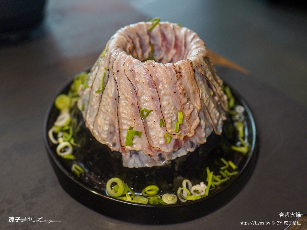 岩漿火鍋 菜單 台中火鍋 麻辣鍋 公益路美食 麻辣鴨血豆腐吃到飽 台中聚餐餐廳 好停車餐廳 推薦必吃
