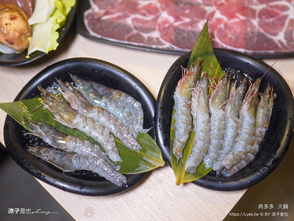 肉多多 火鍋 菜單 台中秀泰店 自助吧吃到飽 石頭湯 麻辣火鍋 生日壽星肉蛋糕 親子餐廳 剝蝦服務 高cp值火鍋 會員 打卡禮