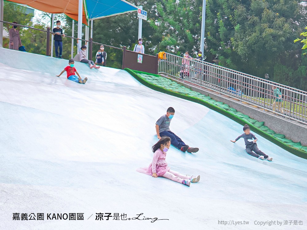 嘉義親子景點 KANO園區 嘉義公園 星光溜滑梯 飛碟溜滑梯 滑草場 溜滑梯公園