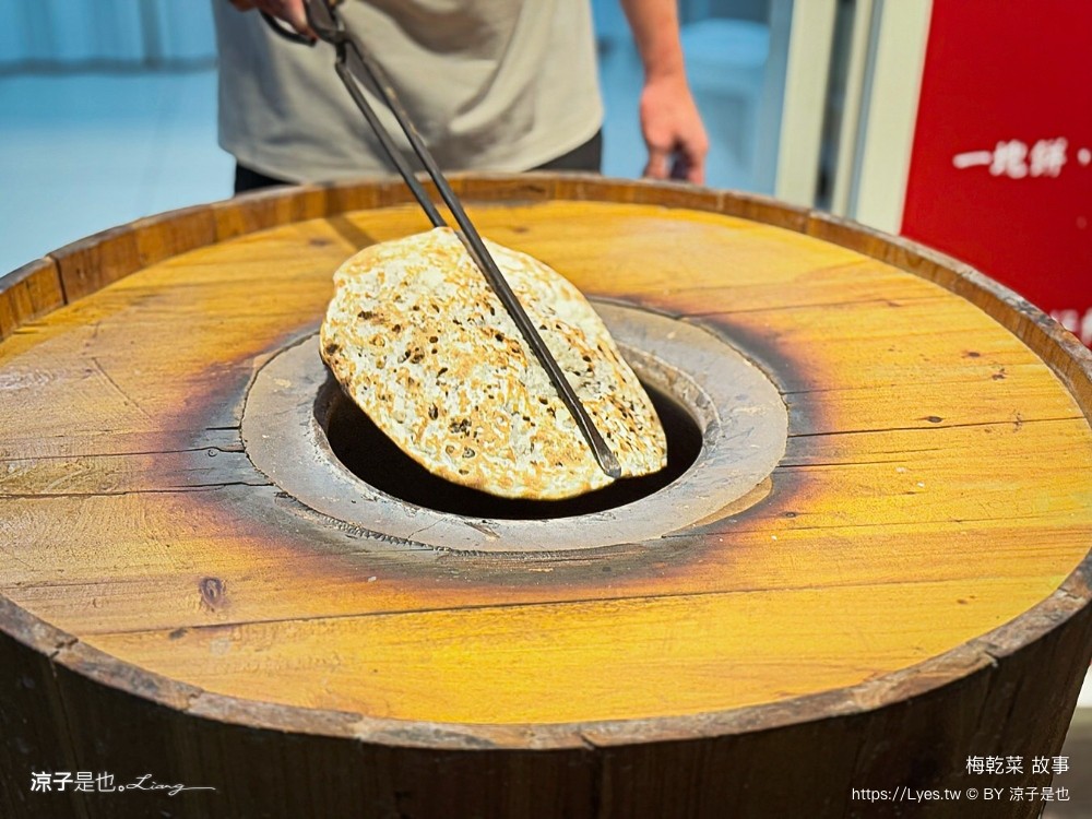 梅乾菜故事 逢甲夜市小吃 台中美食 梅乾菜餅 鍋盔 特色小吃 必吃 廈門美食