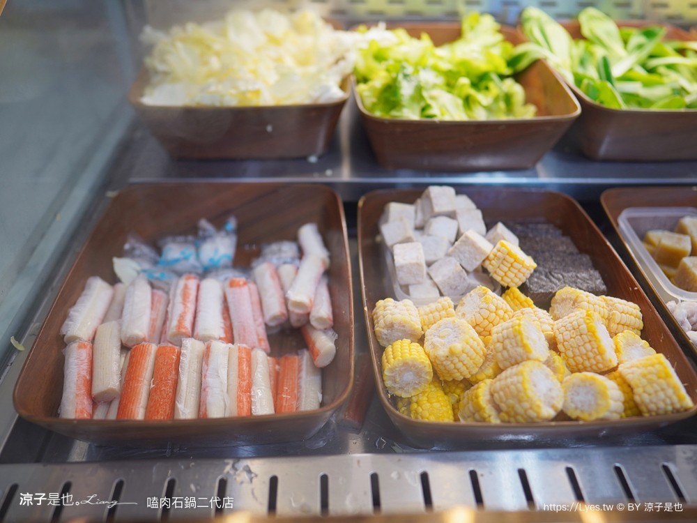 嗑肉石鍋 北屯軍福店 全新二代店 台中火鍋吃到飽推薦 蔬菜 火鍋料 飲料 冰品自助吧 buffet