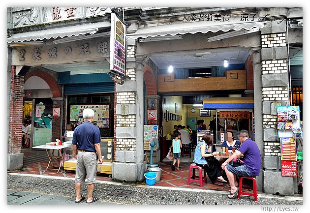 大溪老街-桃園大溪老街必吃美食-金字塔三角湯圓、里長嬤的碗粿、百年油飯、陳媽媽月光餅、和風手工豆腐酪