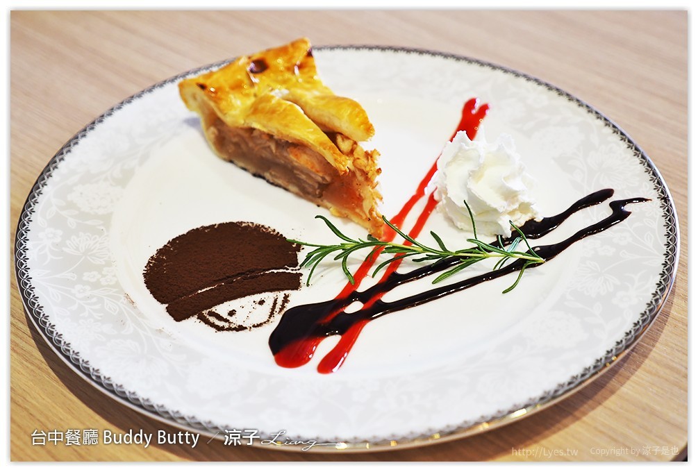 台中-Buddy Butty 英式早午餐 一邊吃美食還可以欣賞倒立天花板的床舖耶XD