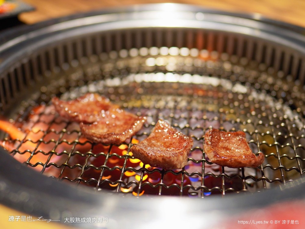 大股熟成燒肉專門 菜單 台中燒肉美食 大股熟成燒肉中科店 厚切牛舌 和牛 推薦必吃 清酒自動販賣機 專人代烤