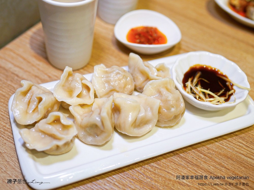 阿潘家幸福蔬食 菜單 台中一中商圈 台中蔬食料理 台中素食 小菜自助吧 小米粥 飲料吃到飽 中友百貨餐廳 推薦 apekhā vegetarian